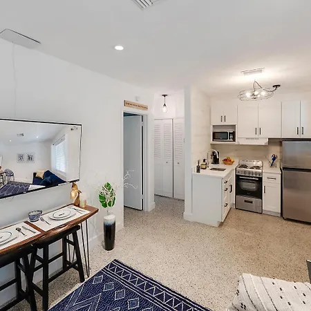 Beautiful 1 Bedroom Steps To The Beach!